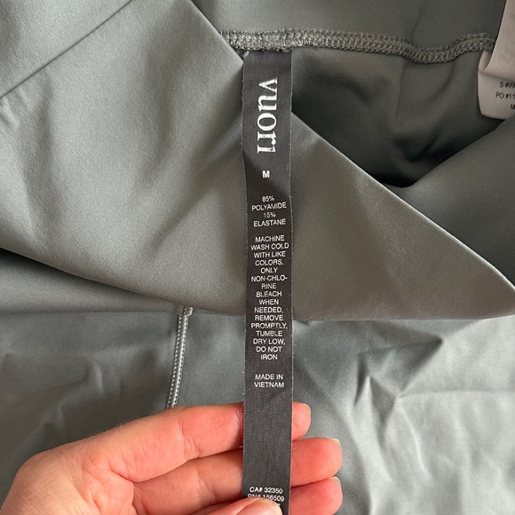 Vuori Women's Leggings in Sage Green - Picture 3 of 6